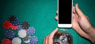Simbol keamanan digital dan perlindungan data pendaftaran di platform opahoki